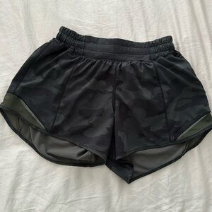 Lululemon Hotty Hot Shorts 4 inch size 4!